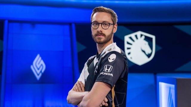 Bjergsen stands in front of the Team Liquid photo