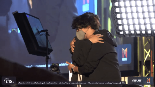 MkLeo and Sparg0 embraced after Mainstage 2021 Ultimate grand finals.