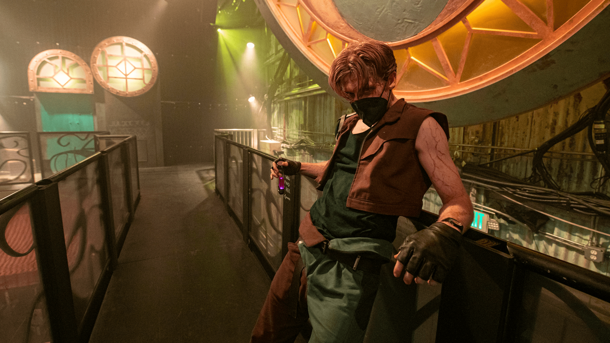 An actor's portrayal of Deckard from "Arcane" in Piltover's undercity.