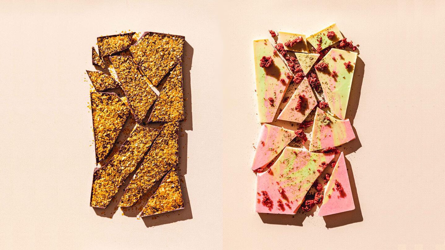 Compartés Chocolatier Arcane chocolate bars broken up to show their features