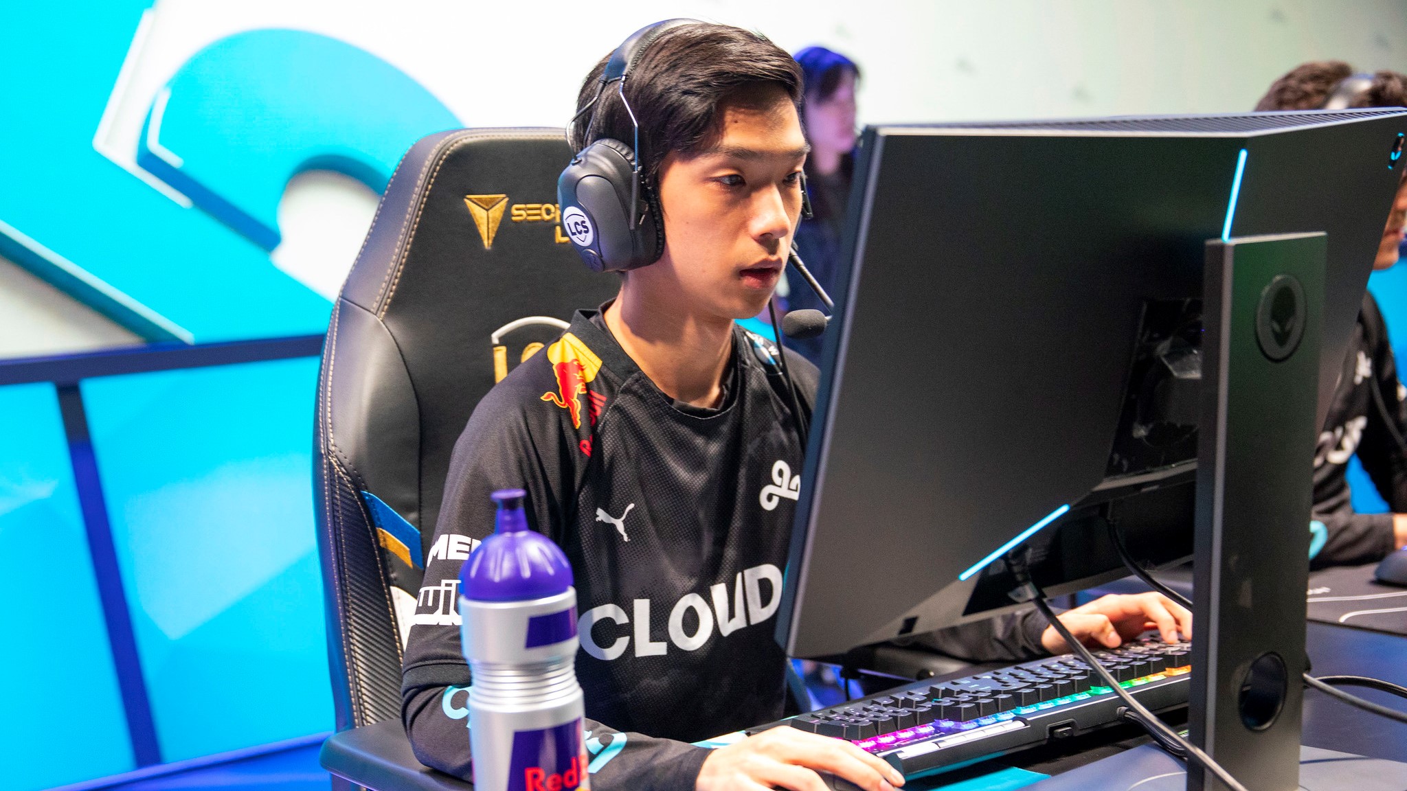 Blaber playing on stage for Cloud9